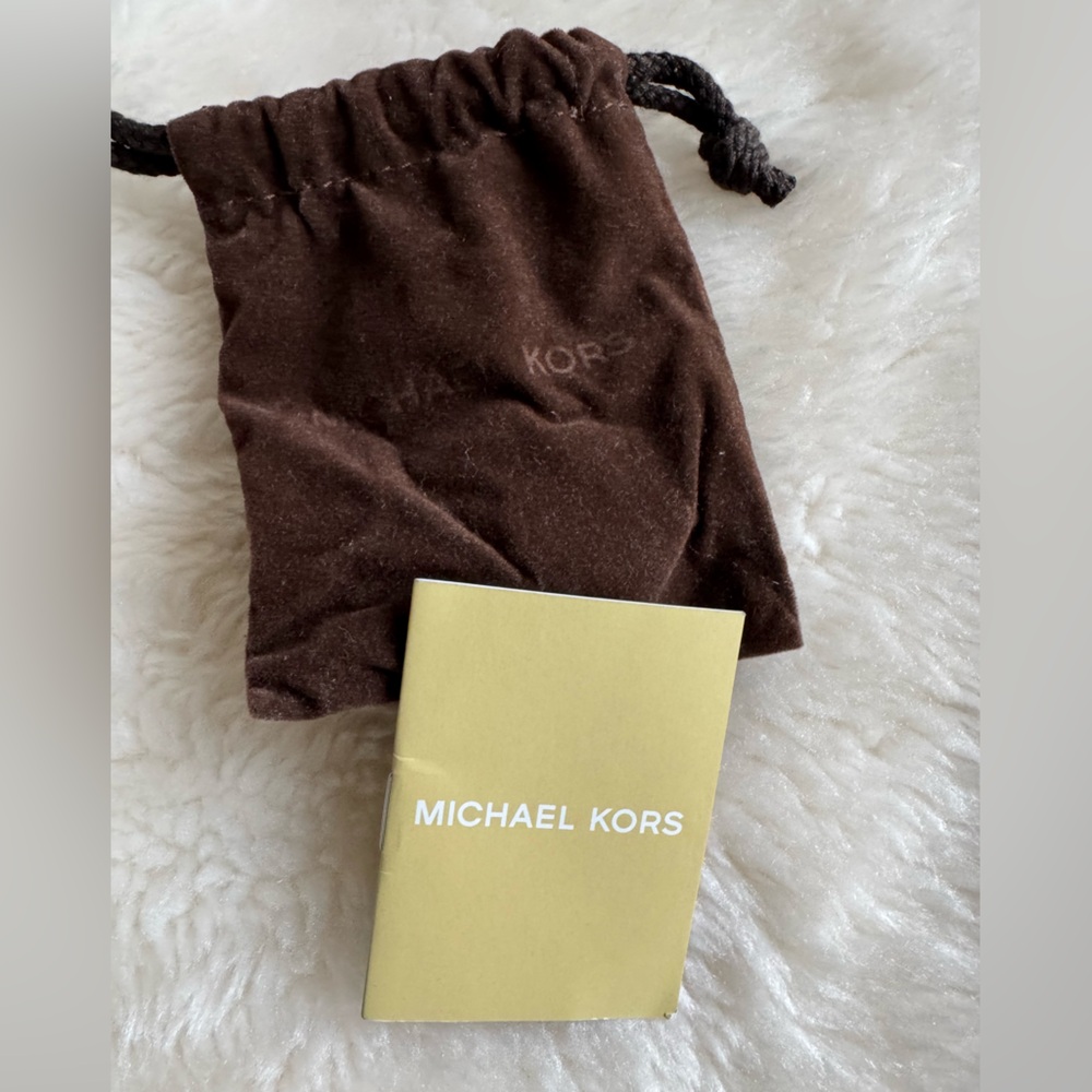 NWT Michael Kors Gold Tone Interlocking Chain Bracelet - Picture 4 of 8